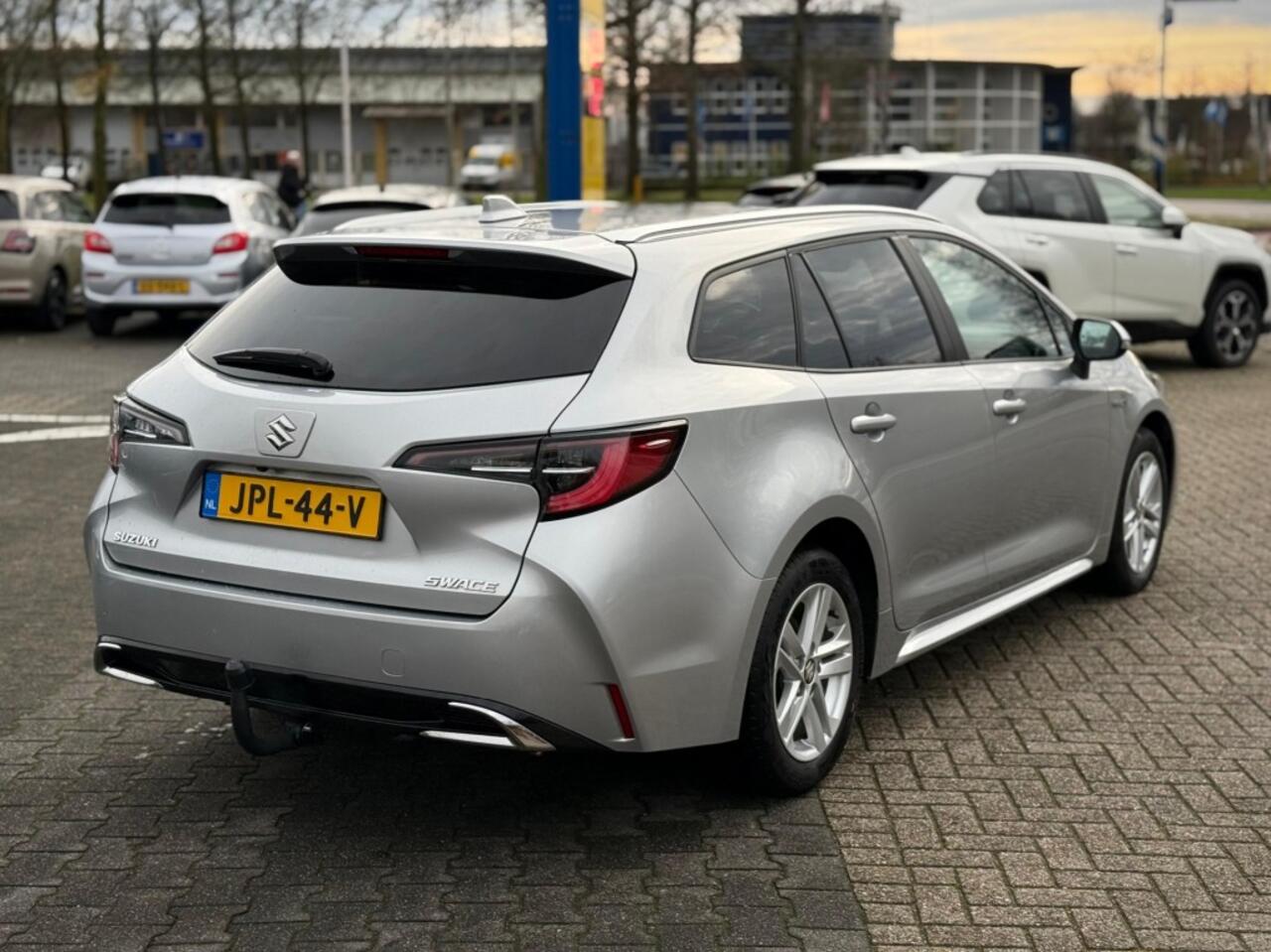 Suzuki Swace 1.8 HYBRID A/T SELECT