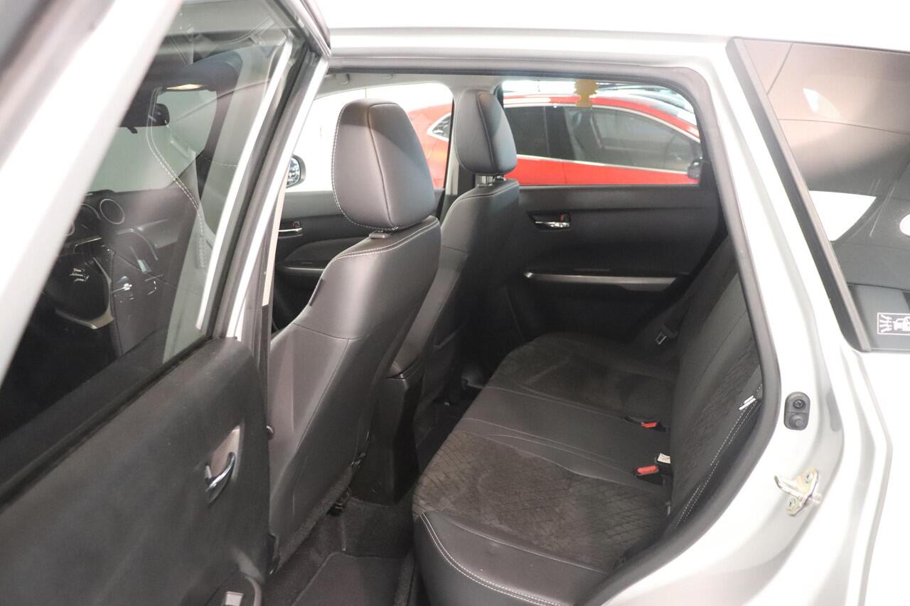 Suzuki VITARA 1.4 Boosterjet Stijl | Camera | Panoramadak | Adaptieve cruise control | Stoelverwarming | Smartphone intergratie | Climate control |