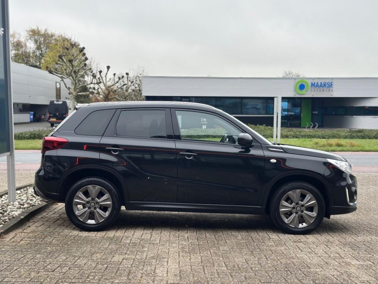 Suzuki VITARA 1.0 Boosterjet Select ''Trekhaak - Allseasonbanden - Infotainment Incl. camera ''