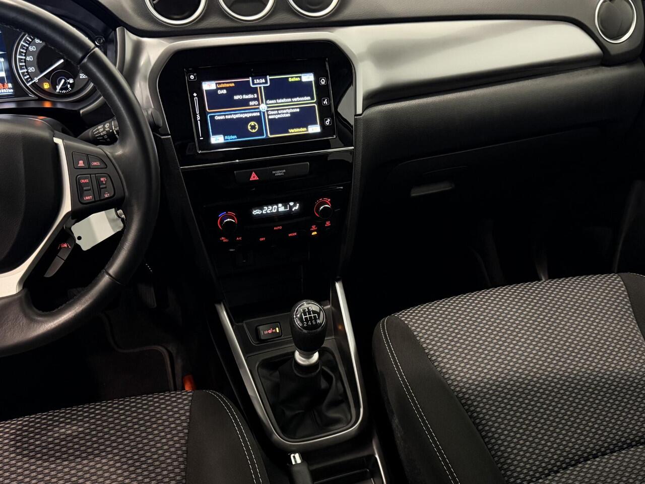 Suzuki VITARA 1.4 Boosterjet Select Smart Hybrid | Trekhaak | Climate Control | Cruise Control | Achteruitrijcamera | Lichtmetalen velgen 17"