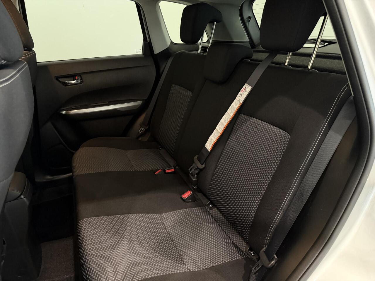 Suzuki VITARA 1.4 Boosterjet Select Smart Hybrid | Trekhaak | Climate Control | Cruise Control | Achteruitrijcamera | Lichtmetalen velgen 17"