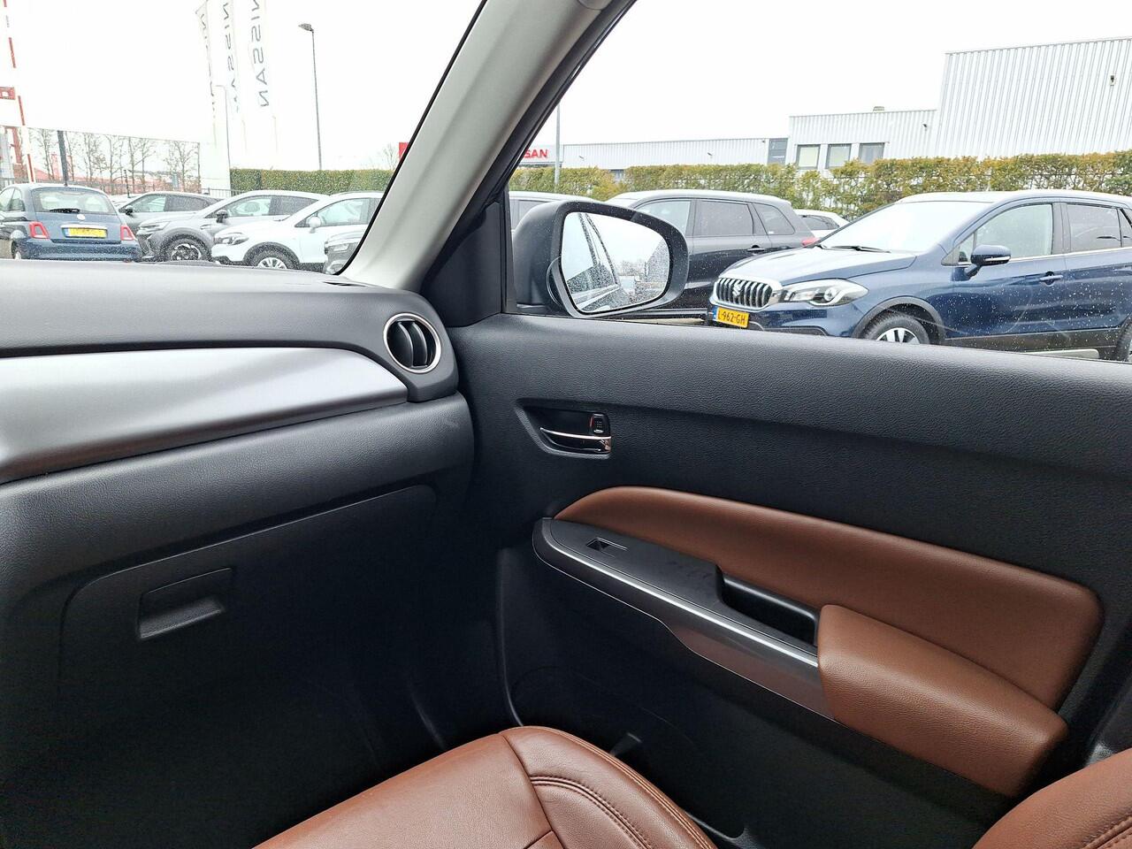 Suzuki VITARA 1.0 Boosterjet Select | NL-Auto | Navigatie | Camera | Climate Controle | Cruise Control | Lederen Bekleding | Stoelverwarming | LM-velgen | Trekhaak | 1e Eigenaar