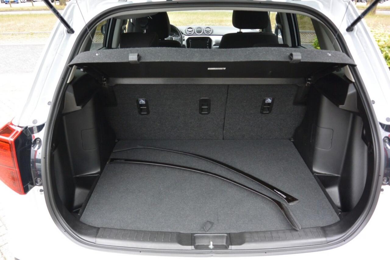 Suzuki VITARA 1.4 Select Smart Hybrid L.m.velgen/Treeplankset