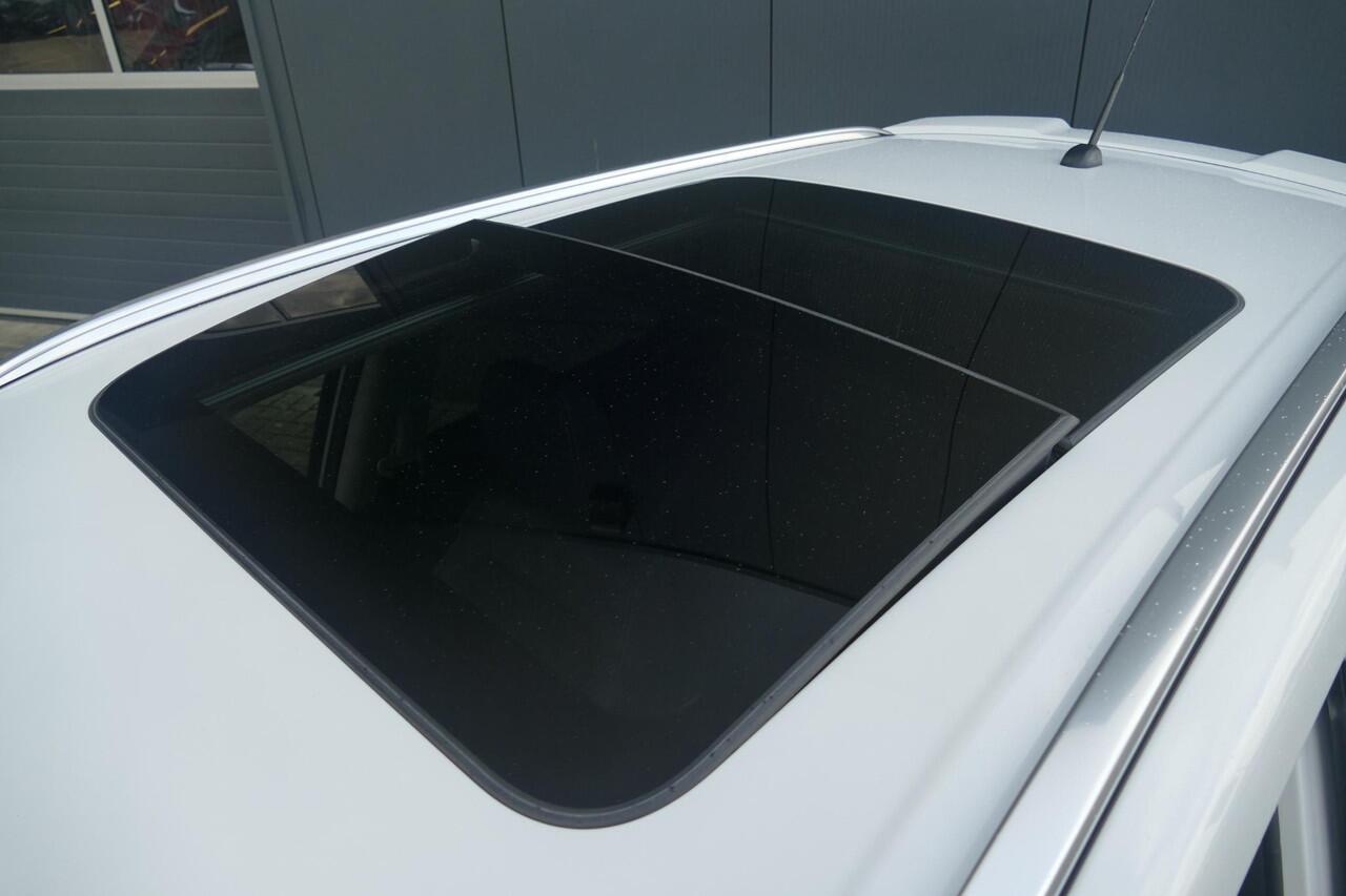 Suzuki VITARA 1.4 Boosterjet Style Smart Hybrid AllGrip | PANO | AFNEEMBARE TREKHAAK | 4X4 | RIJKLAARPRIJS |