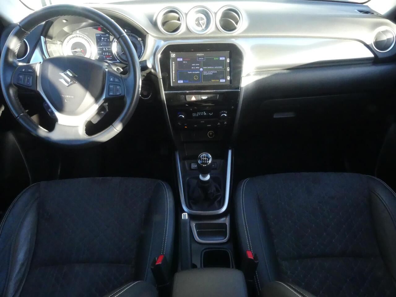 Suzuki VITARA 1.4 Boosterjet Style Smart Hybrid Panoramic roof Trekhaak 1500kg, NL auto, Dealer O.H., Camera, Apple Carpl/Andr Auto