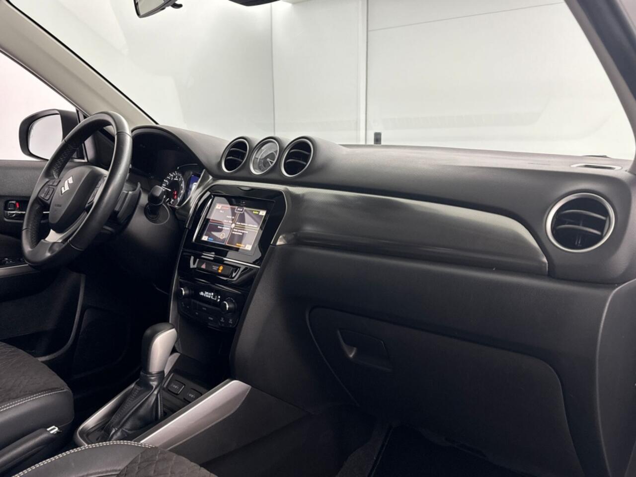 Suzuki VITARA 1.4 Boosterjet Style Smart Hybrid Automaat | Leder/Alcantara | Adaptieve Cruise Control | Parkeercamera