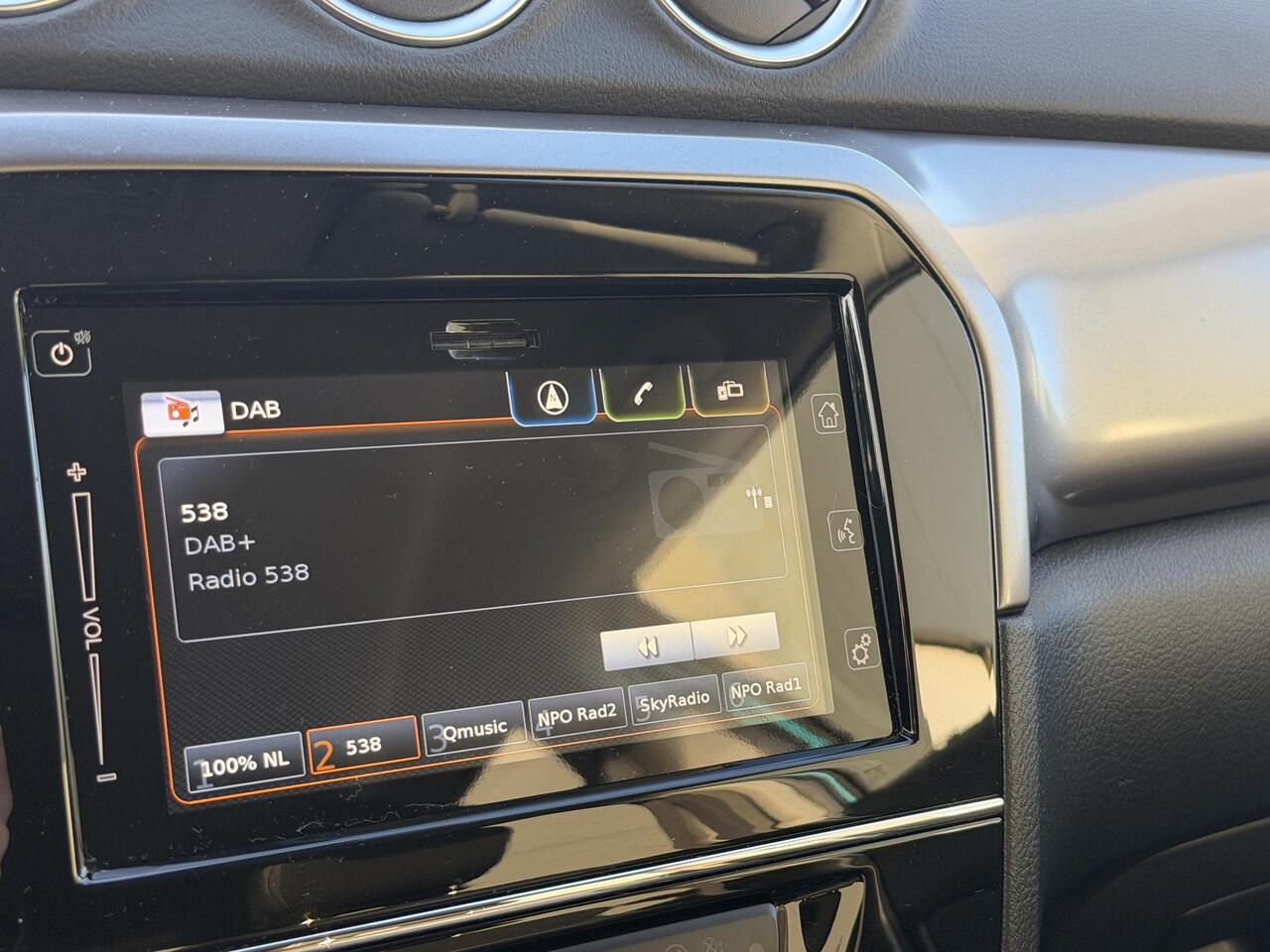 Suzuki VITARA 1.4 Boosterjet Select Smart Hybrid / Clima / Keyless / Navi / Carplay / Camera / Stoelverwarming / Two Tone