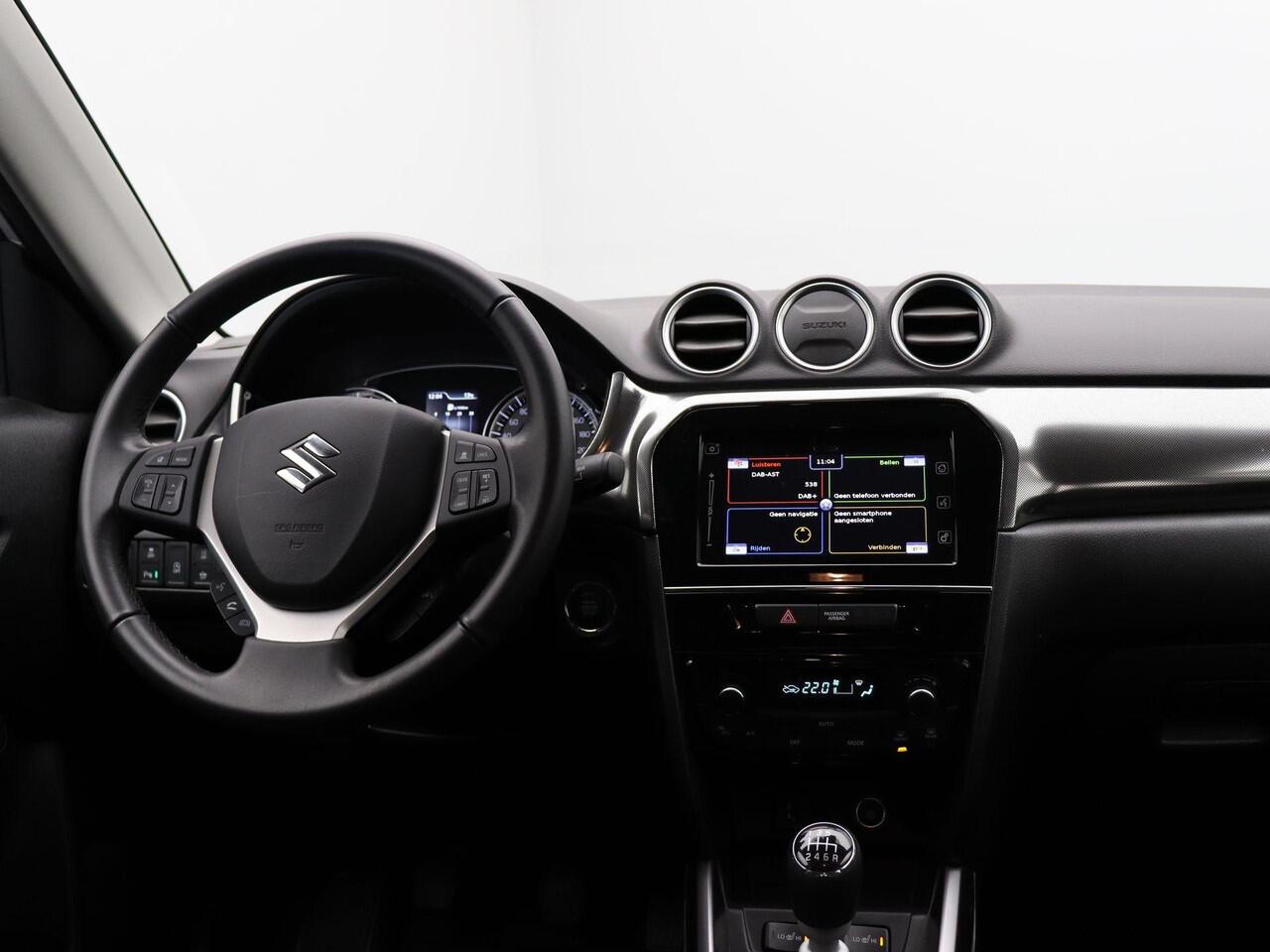 Suzuki VITARA 1.4 Boosterjet Style Smart Hybrid | Navigatie | Parkeersensoren voor en achter | Stoelverwarming | Trekhaak |