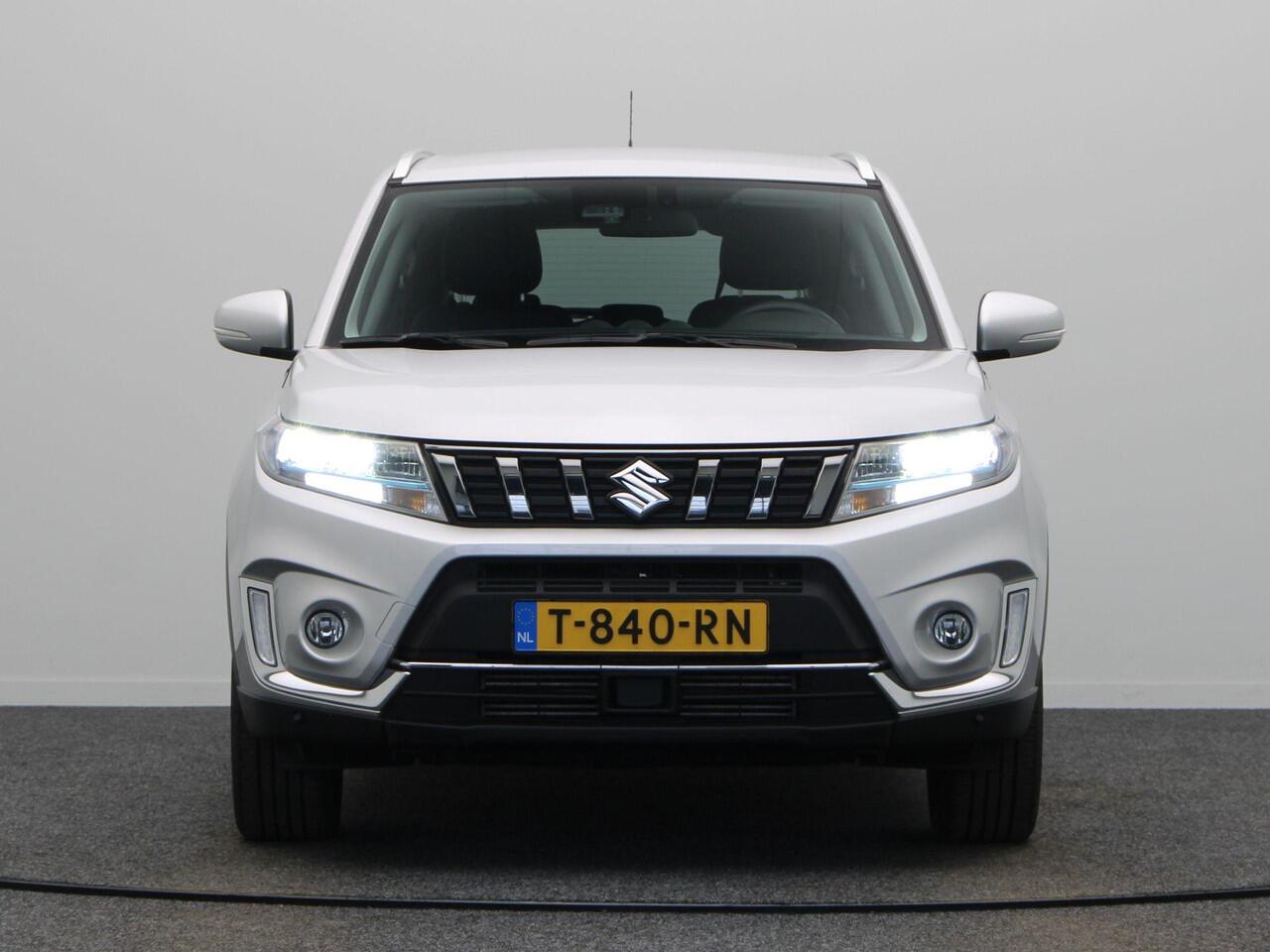 Suzuki VITARA 1.4 Boosterjet Style Smart Hybrid | Navigatie | Parkeersensoren voor en achter | Stoelverwarming | Trekhaak |
