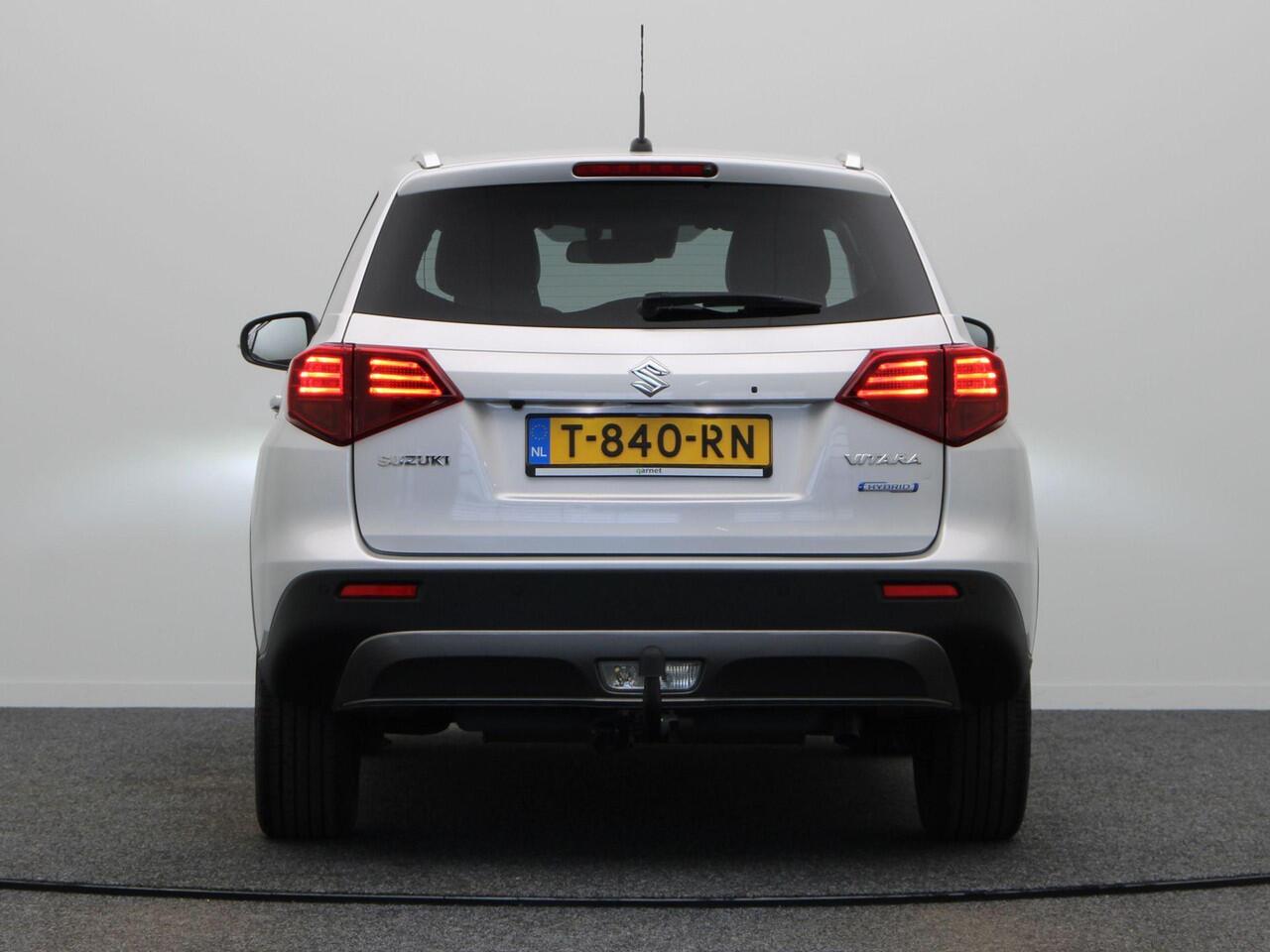 Suzuki VITARA 1.4 Boosterjet Style Smart Hybrid | Navigatie | Parkeersensoren voor en achter | Stoelverwarming | Trekhaak |