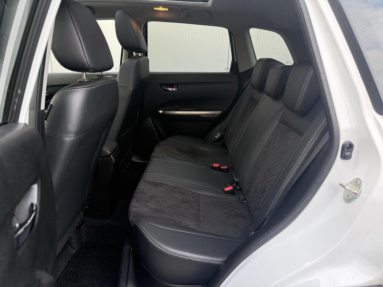 Suzuki VITARA 1.5 Hybrid Style AllGrip **SCHUIF-KANTEL DAK/ DODEHOEK DETECTIE/ STOELVERWARMING/ KEYLESS**