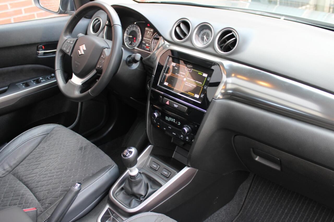 Suzuki VITARA 1.4 Boosterjet Style Smart Hybrid | Pano | Trekhaak | Full Led