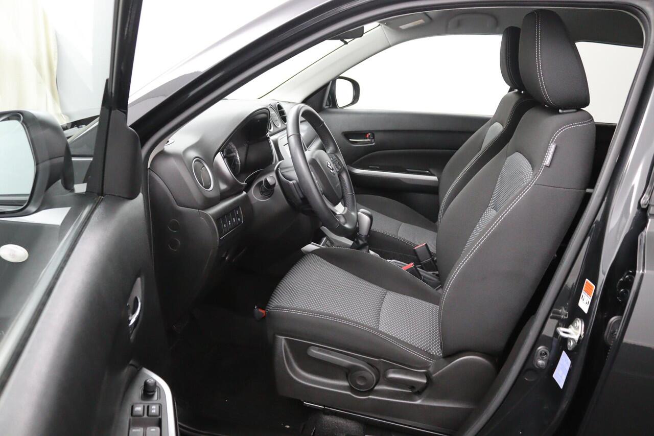 Suzuki VITARA 1.4 Boosterjet Select Smart Hybrid Automaat | Keyless Entry | Navigatie | Stoelverwarming | Parkeersensoren | Achteruitrijcamera | Apple Carplay |