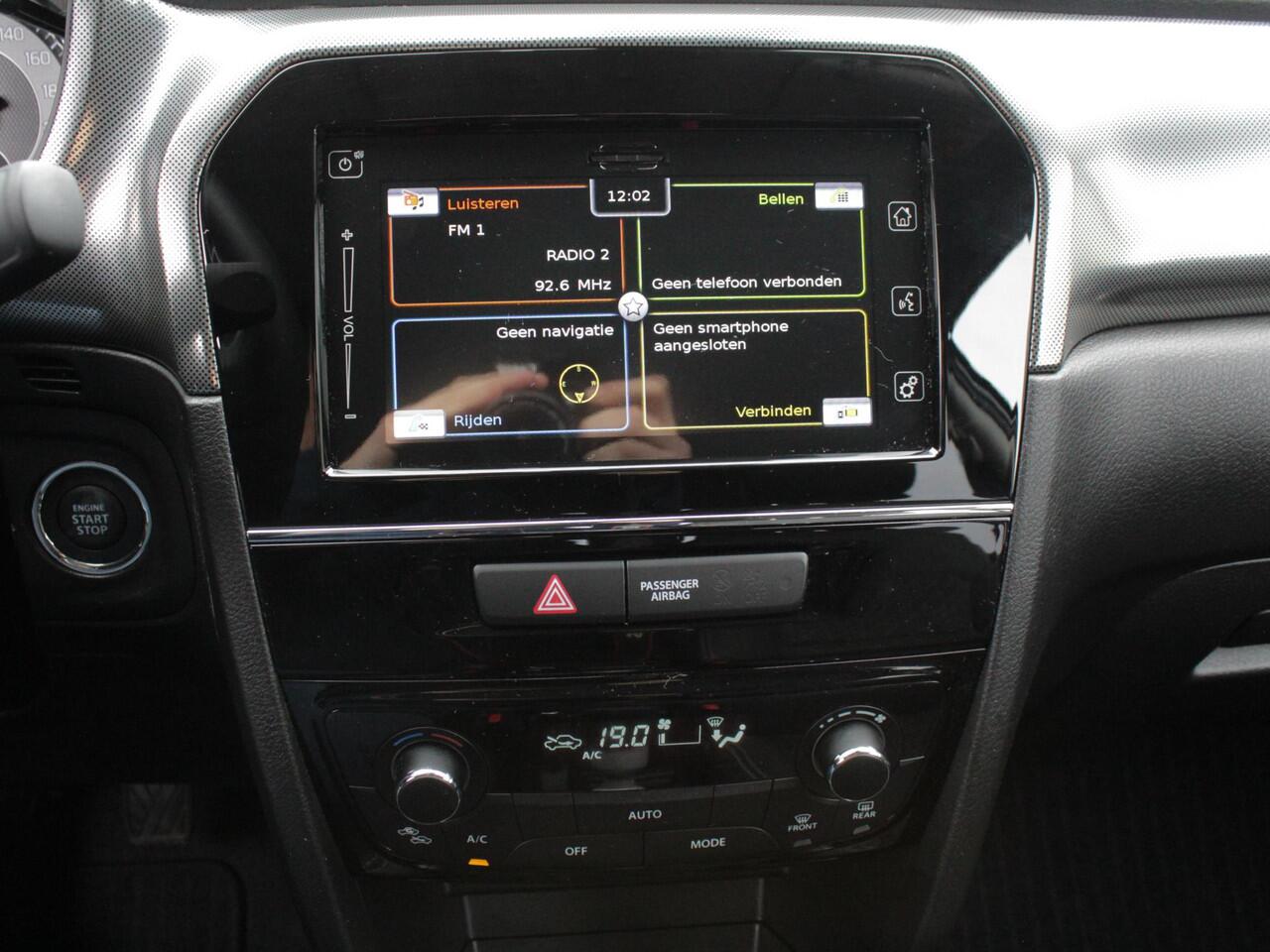 Suzuki VITARA 1.4 Boosterjet Style Hybrid | Schuif/Kanteldak | Leder | Adap. Cruise | Park sens | Lm-Velgen