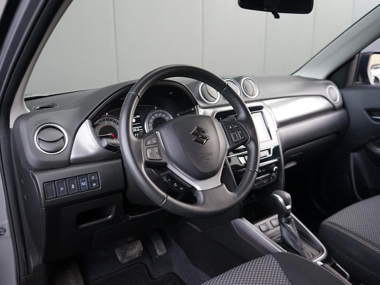 Suzuki VITARA 1.5 Hybrid Select 1e Eig / Dealeronderh / Stoelverw / Navi / Carplay / LED / Two-tone