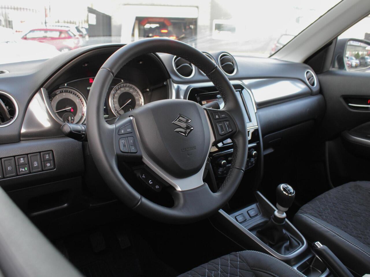 Suzuki VITARA 1.4 Boosterjet Style Smart Hybrid | Navi | Schuifdak | Adap. Cruise | Camera | Lm-Velgen