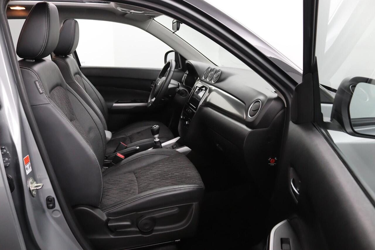 Suzuki VITARA 1.4 Boosterjet Style Smart Hybrid | Schuif-Kanteldak | Alcantara Bekleding | Keyless Entry | Dodehoek Detectie | Stoelverwarming |