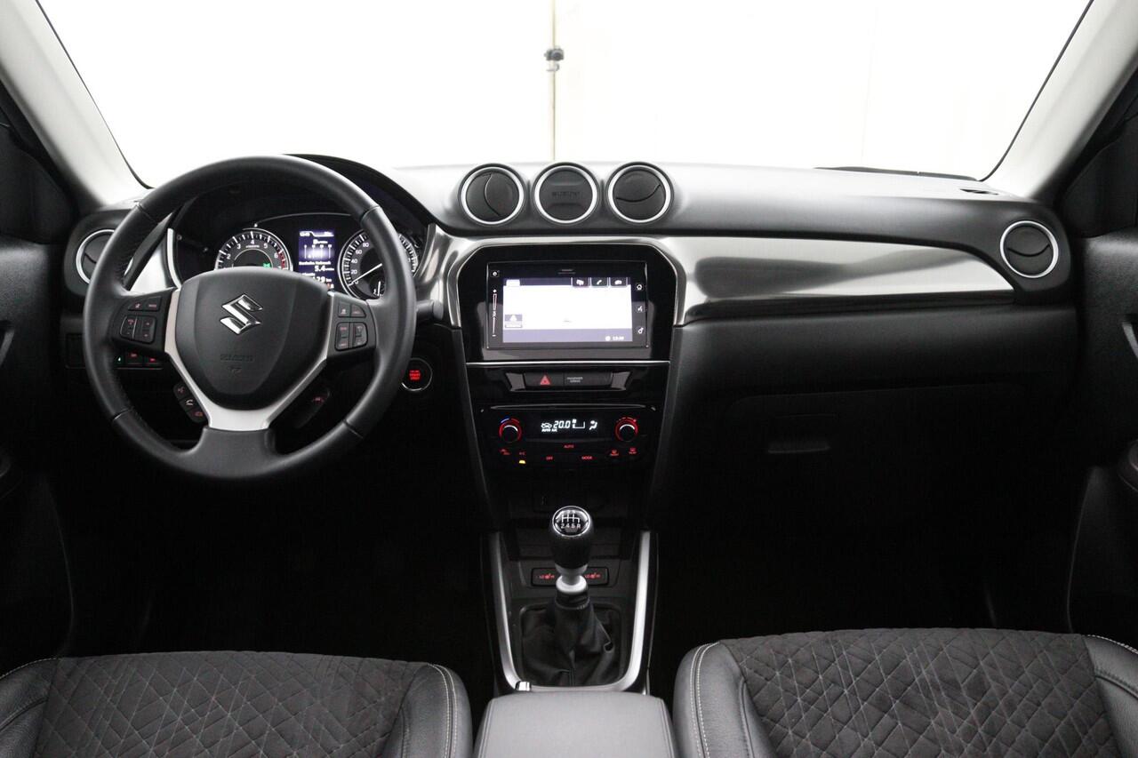 Suzuki VITARA 1.4 Boosterjet Style Smart Hybrid | Schuif-Kanteldak | Alcantara Bekleding | Keyless Entry | Dodehoek Detectie | Stoelverwarming |