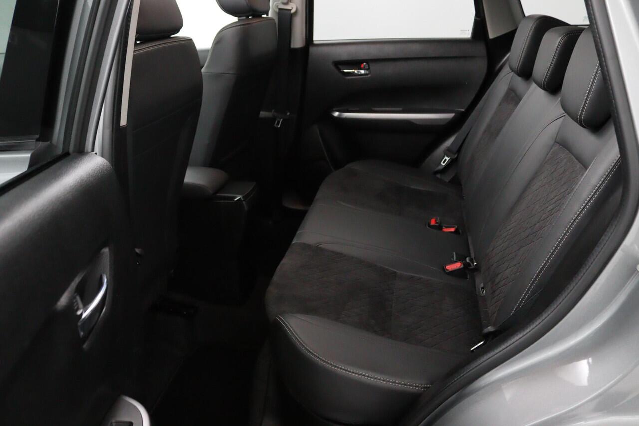 Suzuki VITARA 1.4 Boosterjet Style Smart Hybrid | Schuif-Kanteldak | Alcantara Bekleding | Keyless Entry | Dodehoek Detectie | Stoelverwarming |