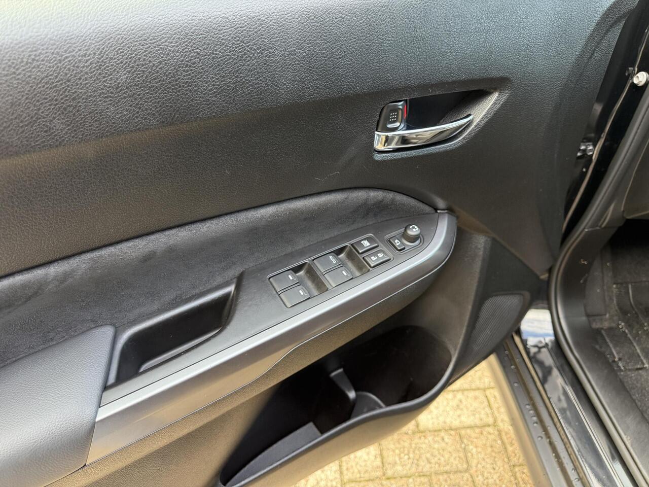 Suzuki VITARA 1.5 Hybrid Style AUTOMAAT / Trekhaak / Hybrid / Automaat / Navigatie / Adaptieve Cruise Control / Historie bekend / 1ste Eigenaar /