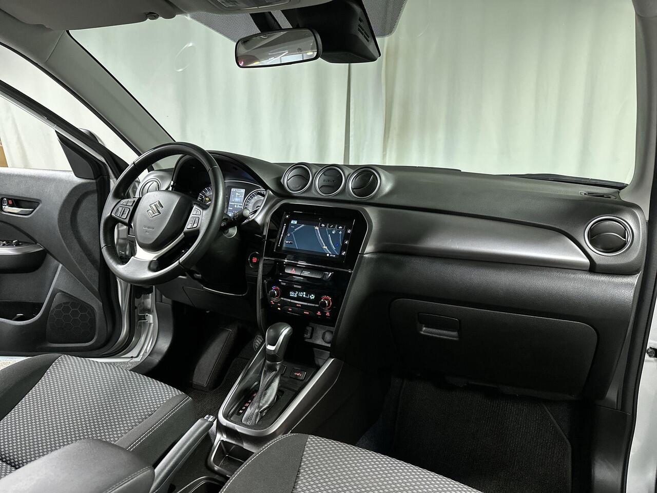 Suzuki VITARA 1.5 Hybrid Select Automaat | Navi | Trekhaak | Stoelverwarming