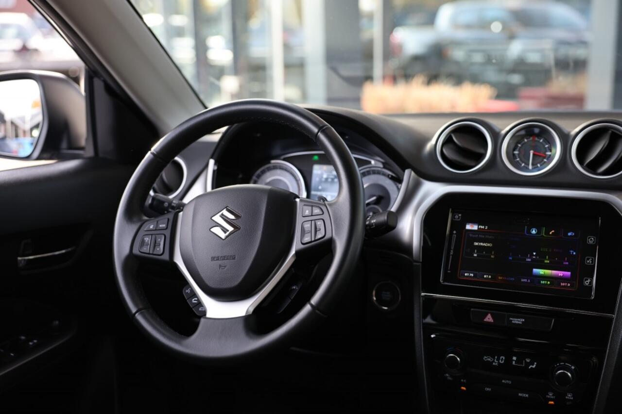 Suzuki VITARA 1.5 HYBRID SELECT RHINO EDITION A/T 5 SITZ