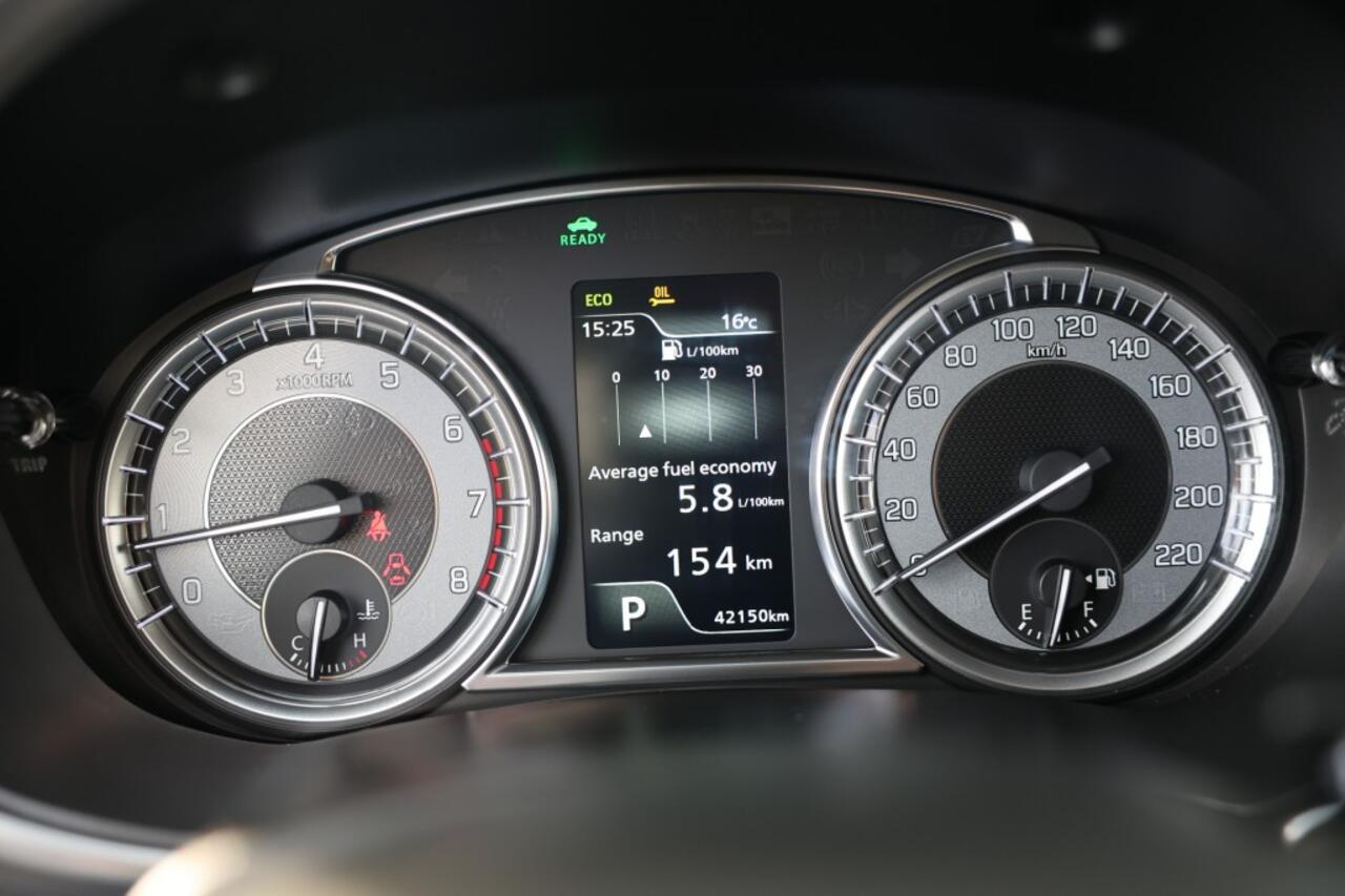 Suzuki VITARA 1.5 HYBRID SELECT RHINO EDITION A/T 5 SITZ