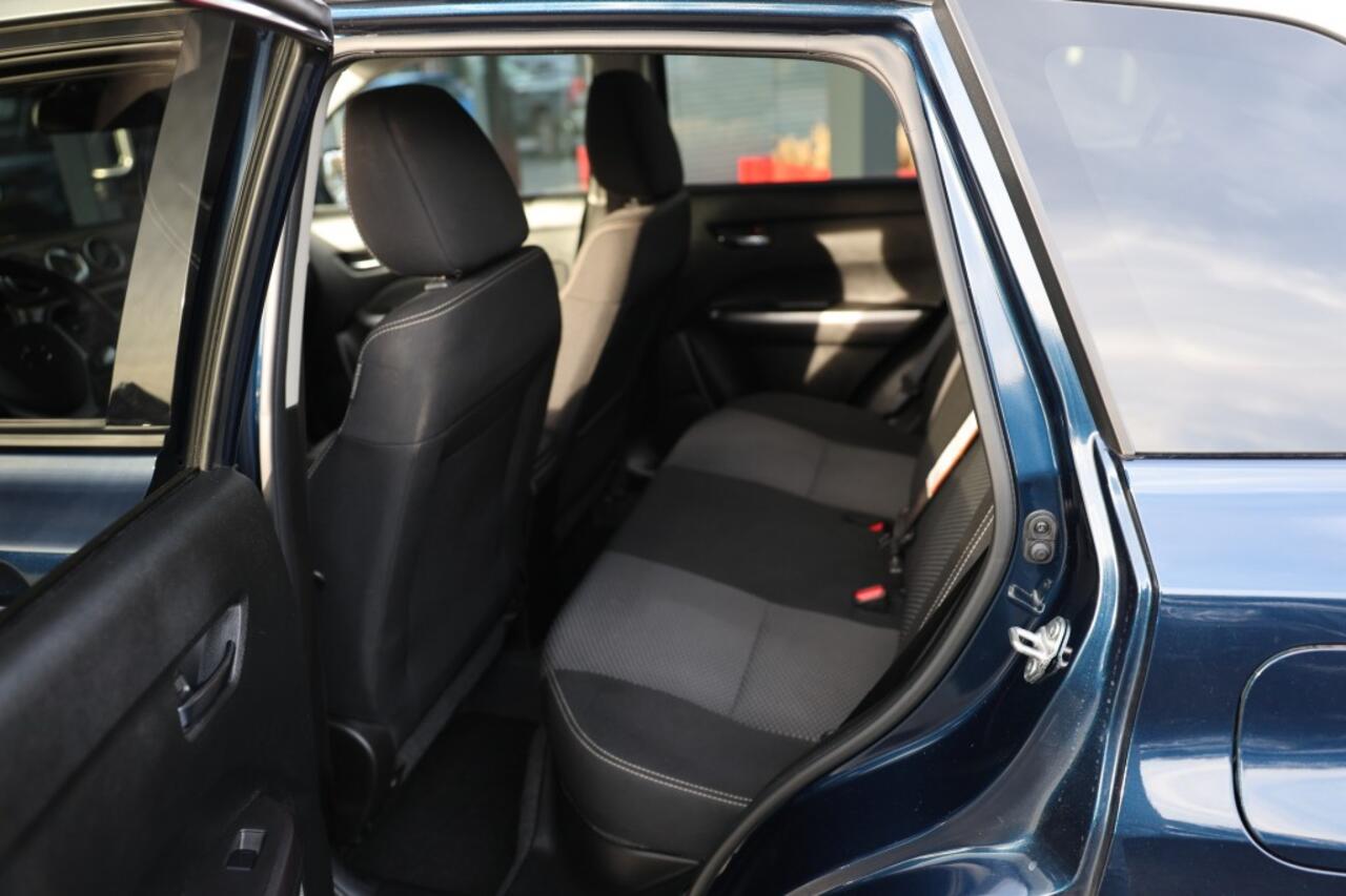 Suzuki VITARA 1.5 HYBRID SELECT RHINO EDITION A/T 5 SITZ