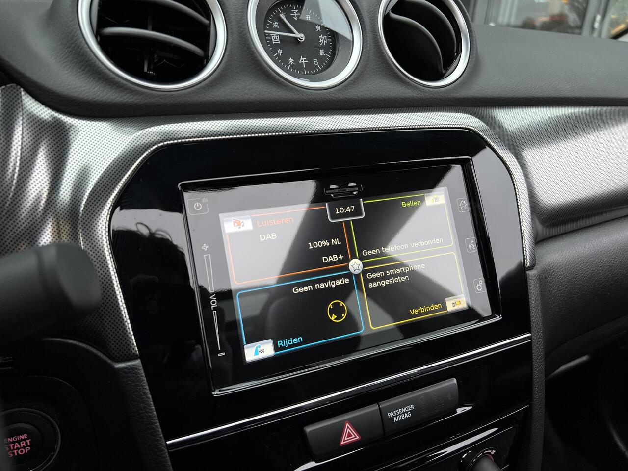 Suzuki VITARA 1.5 Hybrid Style | Schuifkanteldak | Navigatie | Trekhaak |