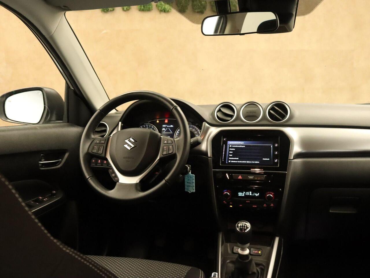 Suzuki VITARA 1.4 Boosterjet Select Smart Hybrid - APPLE CARPLAY/ANDROID AUTO - VOORSTOELEN VERWARMD - CRUISE CONTROL ADAPTIEF - BLUETOOTH TELEFOONVOORBEREIDING - DODEHOEKDETECTIE - LICHTMETALEN VELGEN 17" INCH - ACHTERUITRIJCAMERA