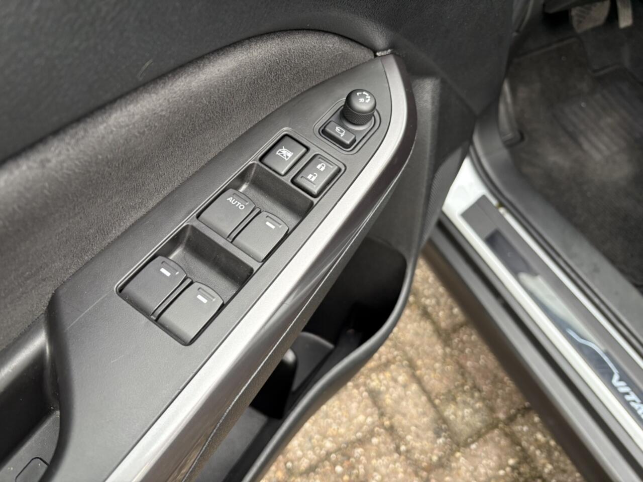 Suzuki VITARA 15 Hybr. Style AUTOMAAT Panodak