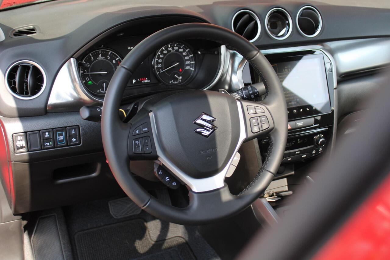 Suzuki VITARA 1.5 Hybrid Style 115PK Automaat Panodak, Navigatie, 18 inch velgen all season, Treeplanken, Parkeersensoren V en A, Stoelverwarming, Achteruitrijcamera