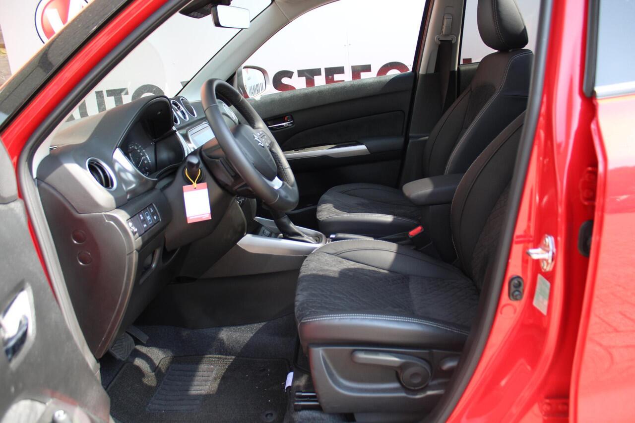 Suzuki VITARA 1.5 Hybrid Style 115PK Automaat Panodak, Navigatie, 18 inch velgen all season, Treeplanken, Parkeersensoren V en A, Stoelverwarming, Achteruitrijcamera