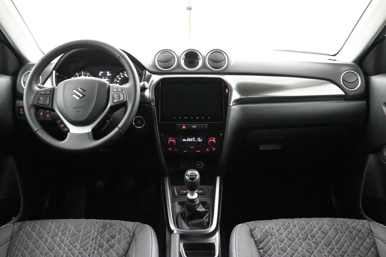 Suzuki VITARA 1.4 Boosterjet Style Smart Hybrid | Nieuwe Auto | Alcantara Bekleding | Keyless Entry | Dodehoek Detectie | Parkeersensoren Rondom |