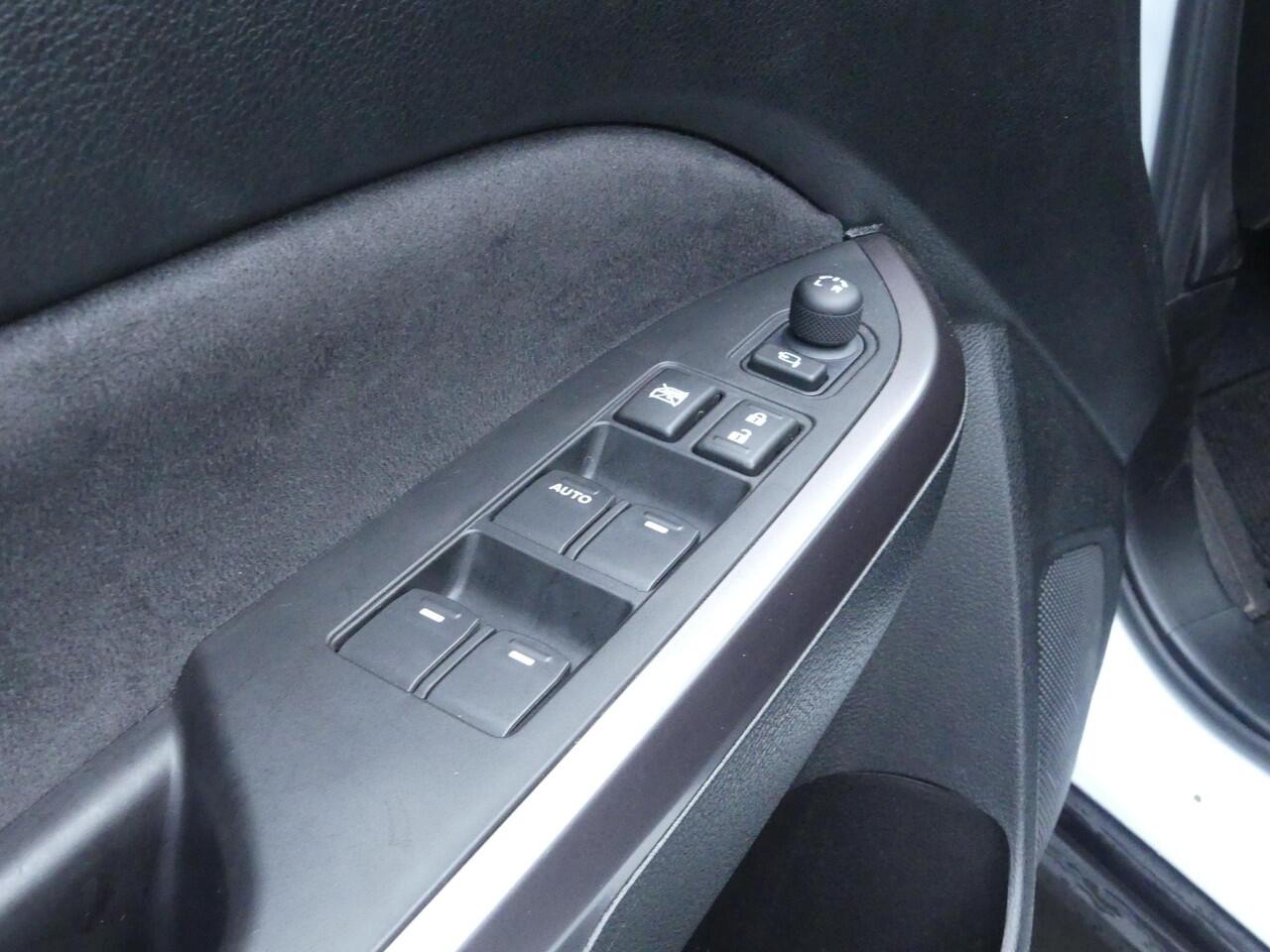 Suzuki VITARA 1.5 Hybrid Style AUTOMAAT PANO-DAK ALL SEASON Camera, Cruise Contr., Navi, Apple Carpl/Andr Auto, Panorama dak, Sensoren Voor/Achter, All Season Bnd.