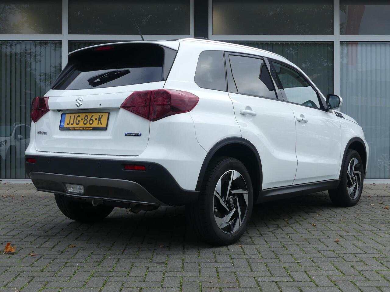 Suzuki VITARA 1.5 Hybrid Style AUTOMAAT PANO-DAK ALL SEASON Camera, Cruise Contr., Navi, Apple Carpl/Andr Auto, Panorama dak, Sensoren Voor/Achter, All Season Bnd.