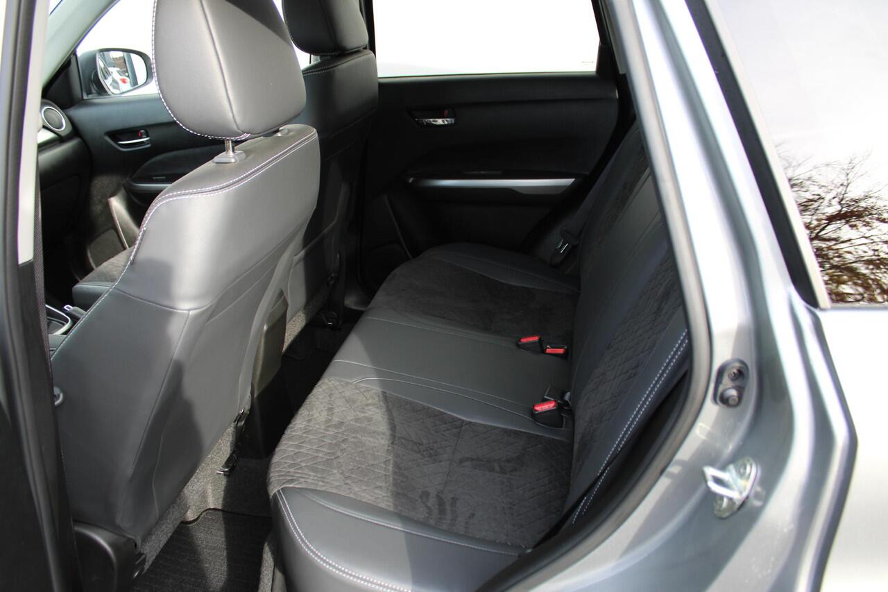 Suzuki VITARA 1.4 Boosterjet Style Smart Hybrid ,Panoramadak, Navi, Applecarplay/Androidauto, STIJL uitvoering!