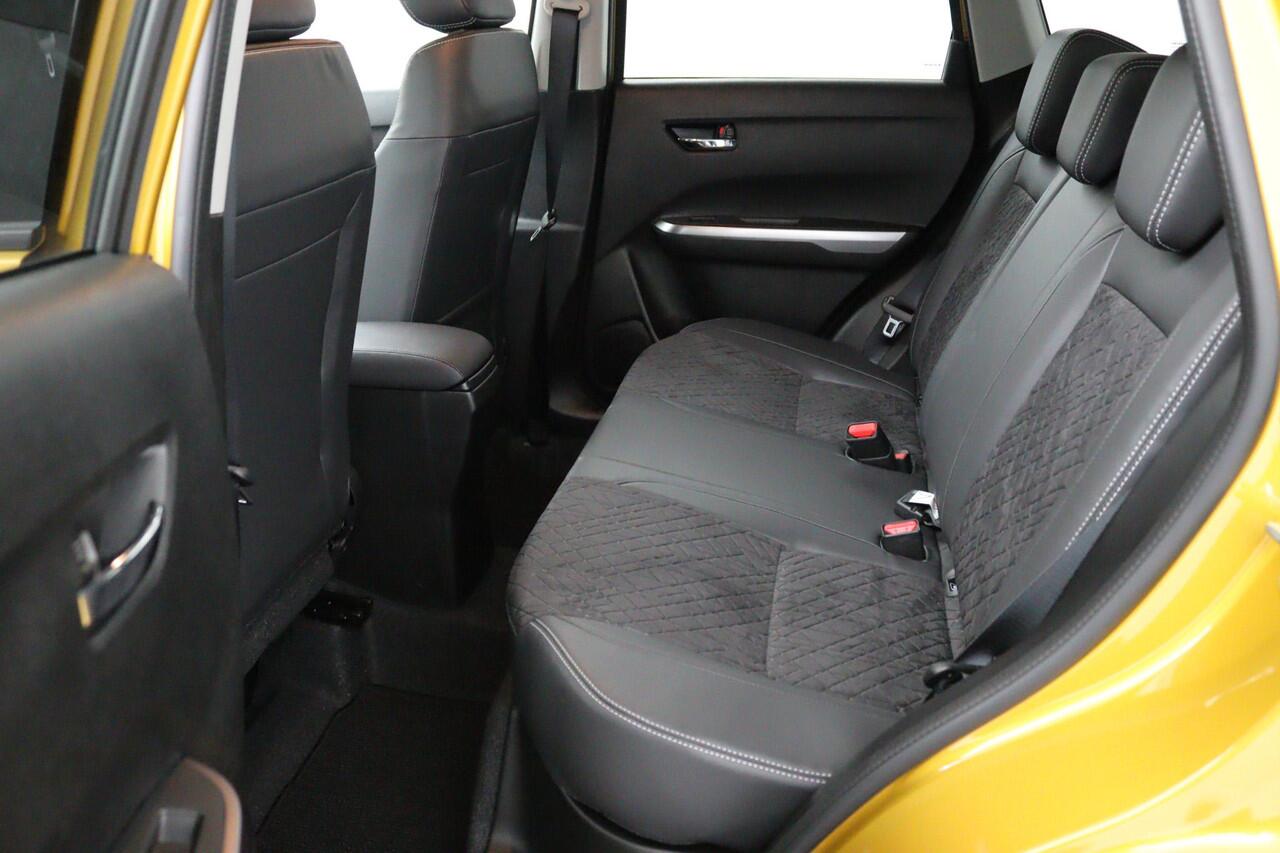 Suzuki VITARA 1.4 Boosterjet Smart Hybrid Style Automaat | Bi Tone | Alcantara Bekleding | Parkeersensoren Rondom | Draadloos Apple Carplay & Android Auto |