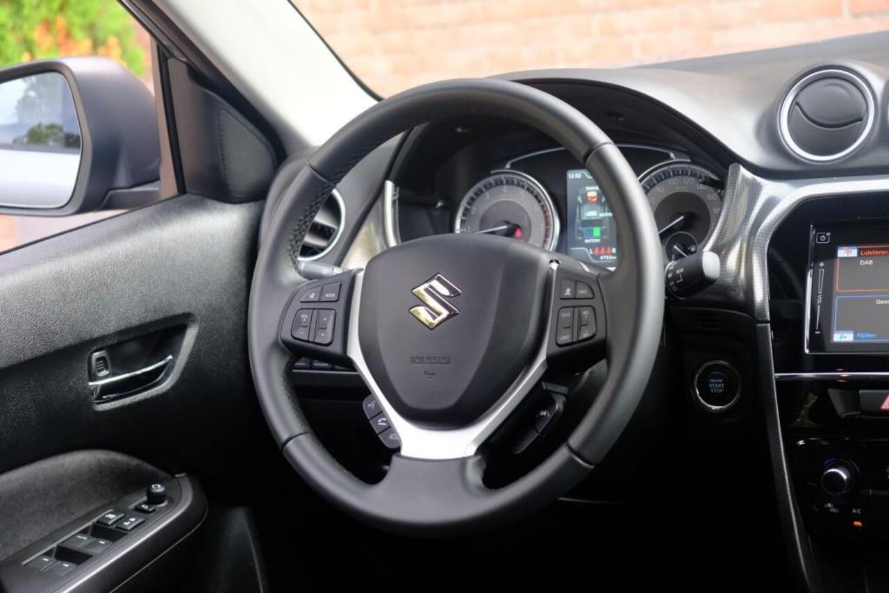 Suzuki VITARA 1.4 Boosterjet 130pk Style Smart Hybrid | Navi | App Connect | Climate | Adaptive Cruise | Panoramadak | Camera | Keyless | Blind Spot