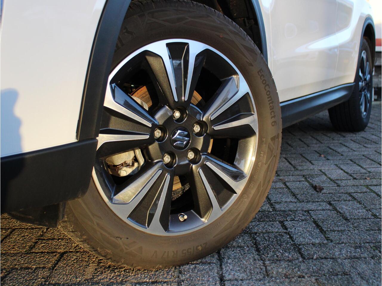 Suzuki VITARA 1.4 Boosterjet Style Smart Hybrid Achteruitrijcamera, Cruise Control Adaptief, Stoelverwarming, Navigatie, Apple Carplay/Android Auto