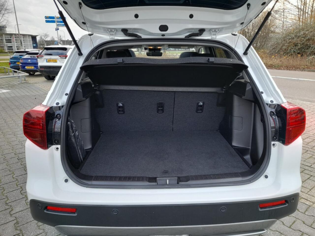 Suzuki VITARA 1.5 HYBRID STYLE AUTOMAAT PANO DAK CAMERA NAVI ADD. CRUISE