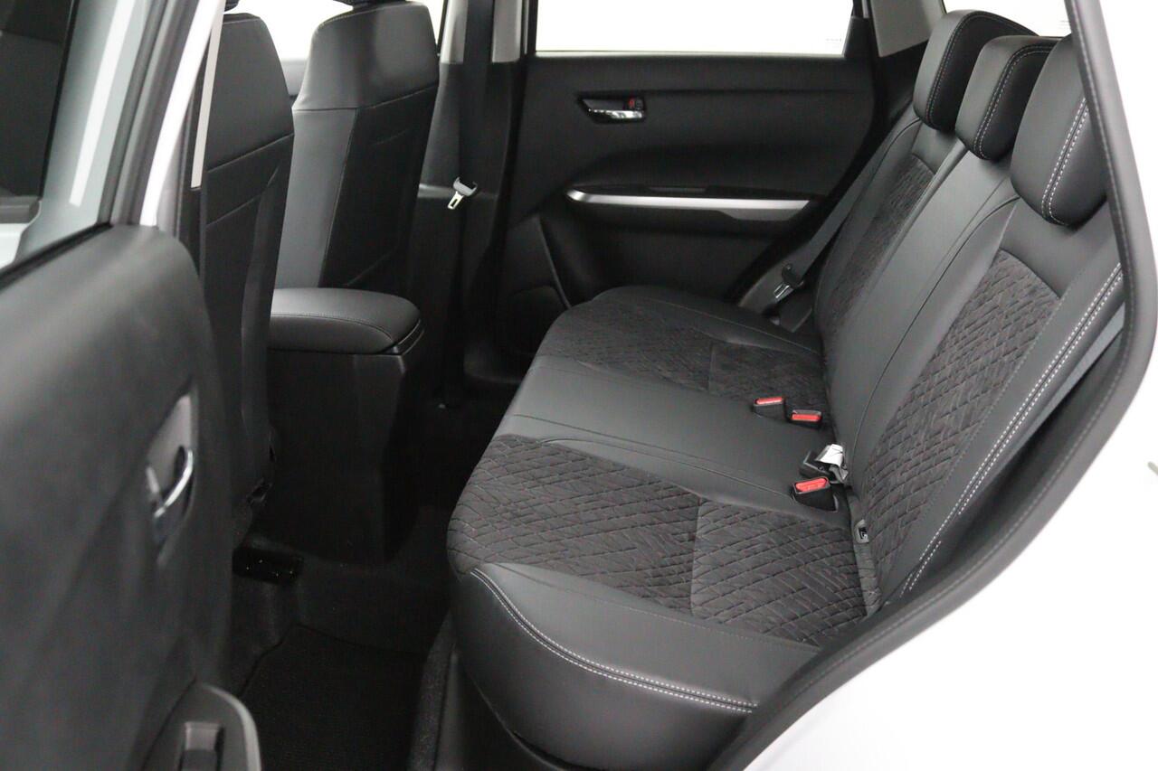 Suzuki VITARA 1.4 Boosterjet Style Smart Hybrid | Nieuwe Auto | Alcantara Bekleding | Keyless Entry | Dodehoek Detectie | Parkeersensoren Rondom |