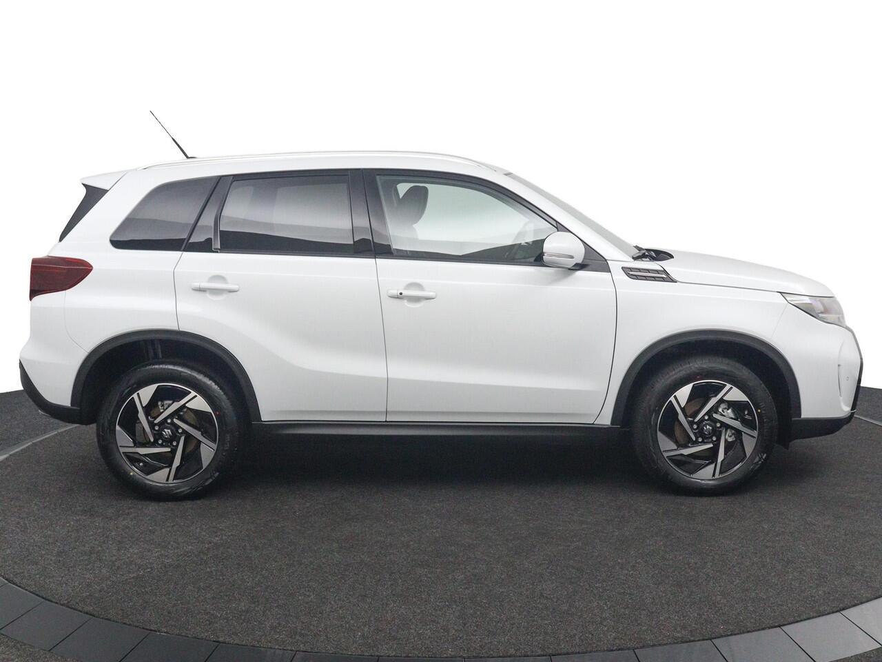 Suzuki VITARA 1.4 Boosterjet Style Smart Hybrid | Nieuwe Auto | Alcantara Bekleding | Keyless Entry | Dodehoek Detectie | Parkeersensoren Rondom |