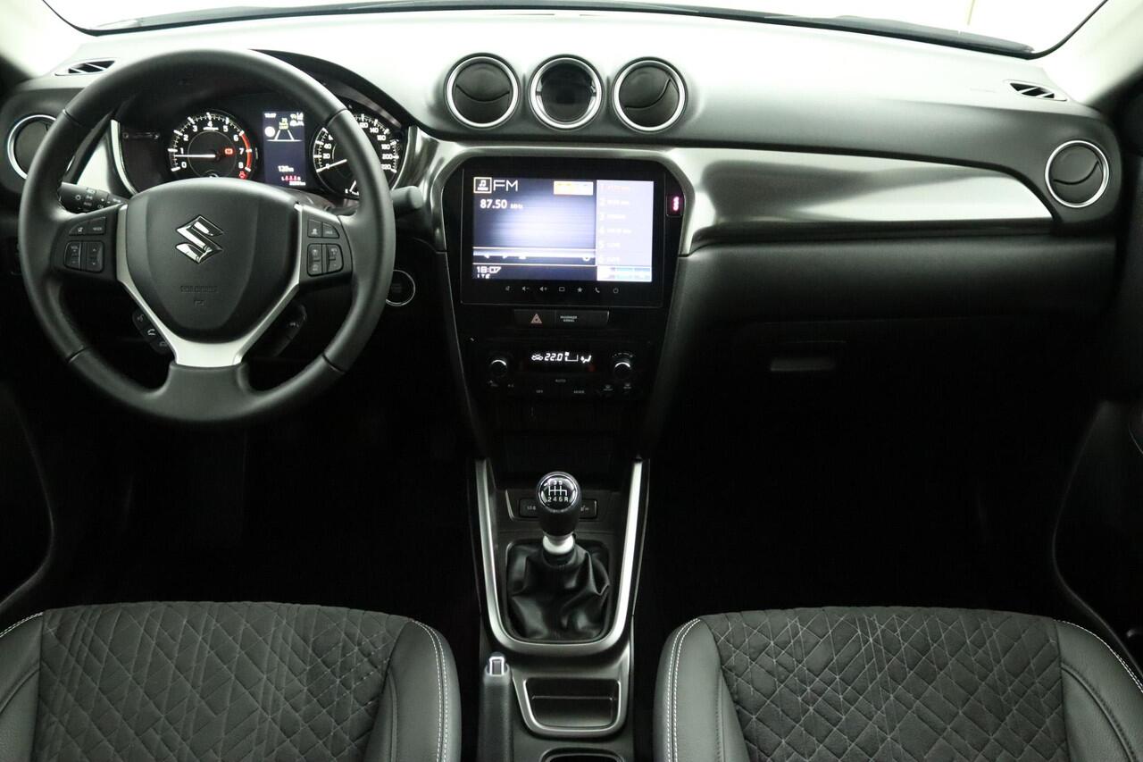 Suzuki VITARA 1.4 Boosterjet Style Smart Hybrid | Climate control | Cruise control adaptive | Navigatie | Apple carplay, Android auto | Panoramadak | Stoelverwarming | Camera |