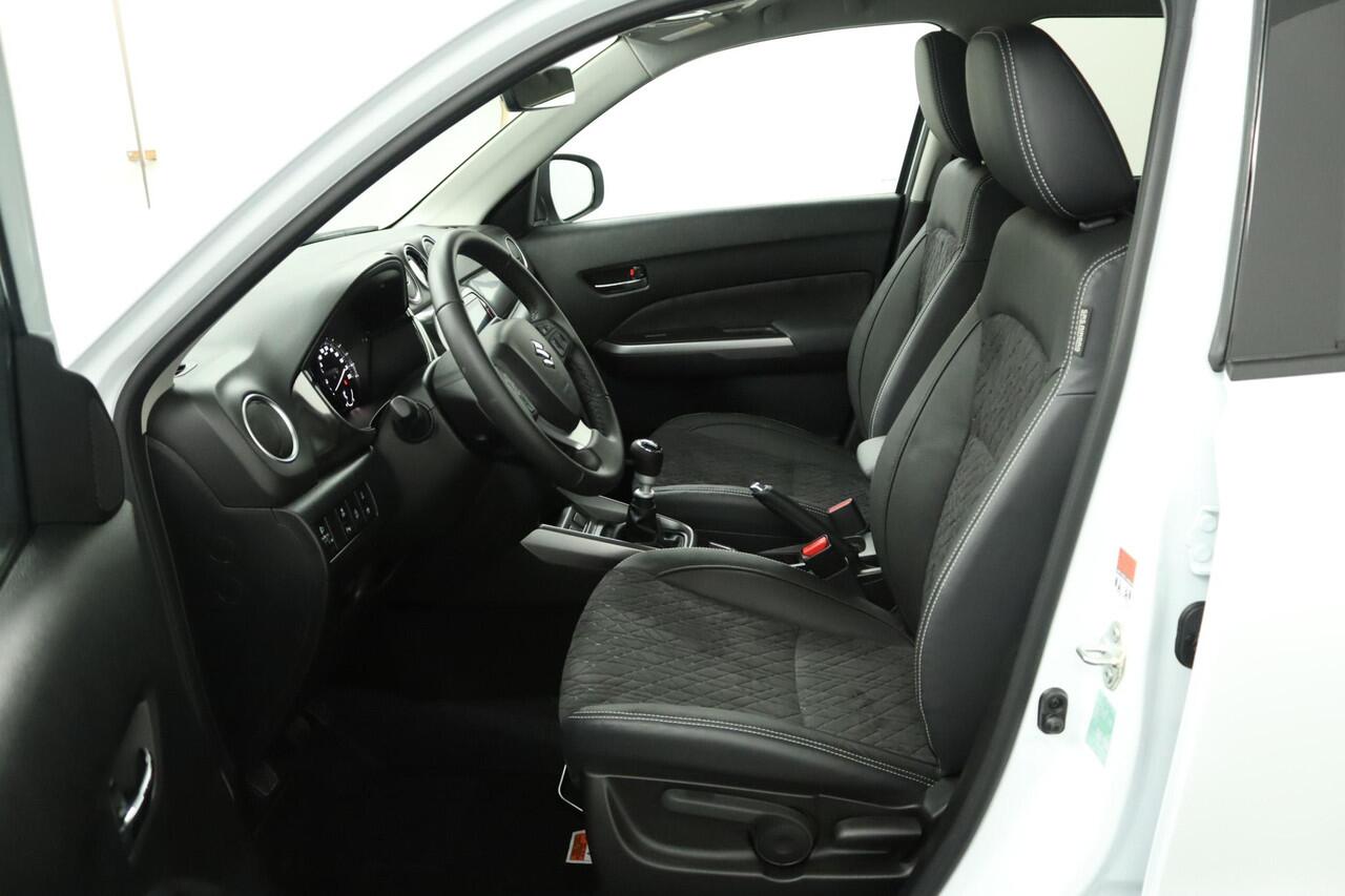 Suzuki VITARA 1.4 Boosterjet Style Smart Hybrid | Climate control | Cruise control adaptive | Navigatie | Apple carplay, Android auto | Panoramadak | Stoelverwarming | Camera |