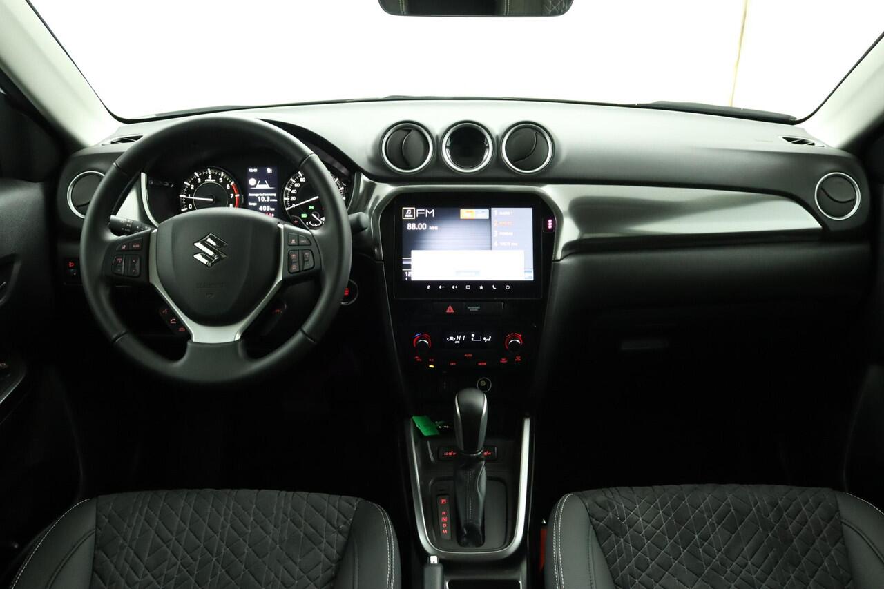 Suzuki VITARA 1.4 Boosterjet Smart Hybrid Style | Uniek Two tone| Climate control | Cruise control adaptive | Camera | Apple carplay, Android auto | Stolverwarming | Travel pack | Haaievin antenne |