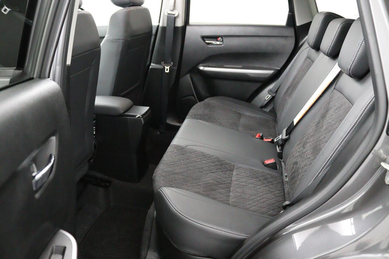 Suzuki VITARA 1.5 Hybrid Style | Schuif\ Kanteldak | Alcantara Bekleding | Parkeersensoren Rondom | Grootscherm Navigatie |