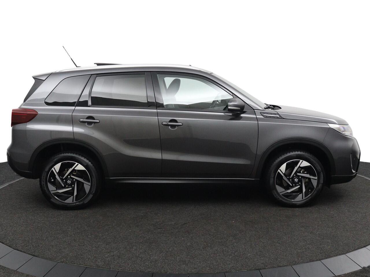 Suzuki VITARA 1.5 Hybrid Style | Schuif\ Kanteldak | Alcantara Bekleding | Parkeersensoren Rondom | Grootscherm Navigatie |