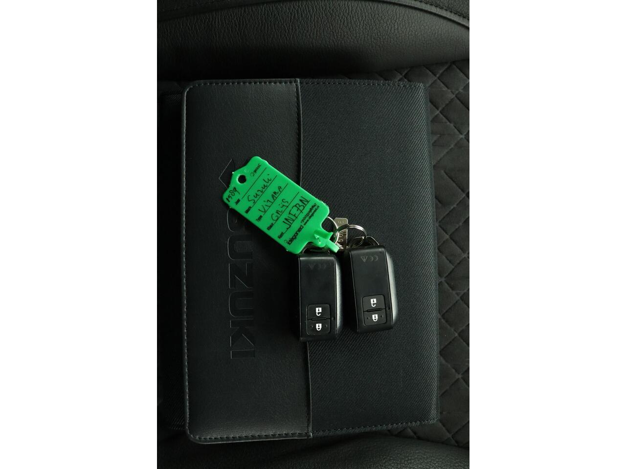 Suzuki VITARA 1.5 Hybrid Style | Climate control | Cruise control | Navigatie | Apple carplay, Android auto | Stoelverwarming | Panoramadak | Lichtmetalen velgen |