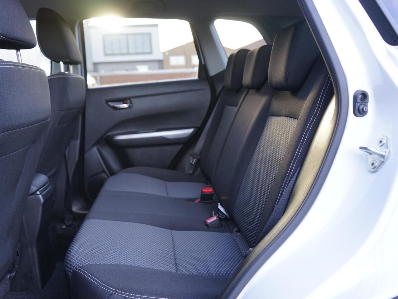 Suzuki VITARA 1.5 DUAJET Hybrid Comfort+ AGS Nieuw model! / Smartphone Integratie / Stoelverwarming / Achteruitrijcamera / Climate Control / LM velgen